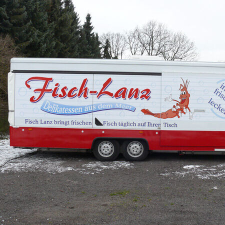 Fahrzeugfolierung für einen Food-Truck. Produziert von Erdmann Werbetechnik aus Buxtehude.